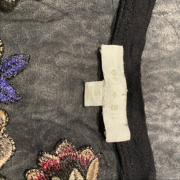 Eri + Ali Ornate Embroidered Floral
Top Small EUC - Picture 6 of 9